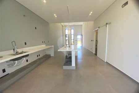 Linda casa a venda no condomínio Villeneuve