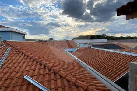 Casa Térrea com 2 dormitórios, sendo 1 suíte.