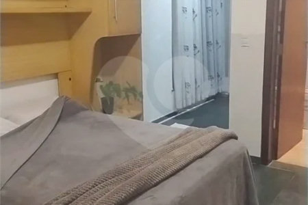 Sobrado de 242 m² com 3 Suítes e 4 Vagas de Garagem no Ipiranga
