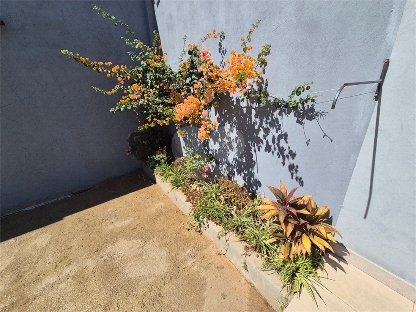 Dois imóveis em um terreno de 300 m² (12 x 25) - Com acesso independente