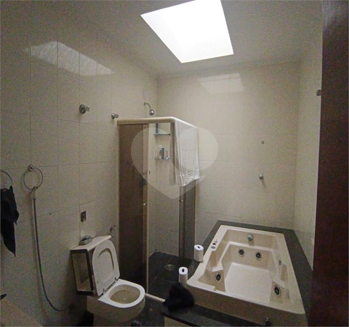 SOBRADO DE 426,0 M² COM 04 SUITES, SALÃO DE FESTAS, 06 VAGAS,06 BANHEIROS E PISCINA PARA LOCAÇÃO OU VENDA NO BARRO BRANCO