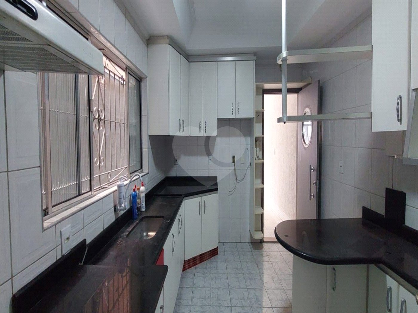 Casa Sobrado à venda de 4 dormitórios sendo 1 suíte e 2 vagas na Saúde