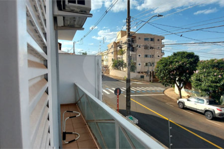 Casa à venda com 5 quartos, sendo 1 suíte, em Jardim Santa Paula, São Carlos, SP