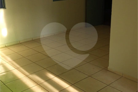 Linda Casa muito bem localizado na rua três na cidade de Rio Claro