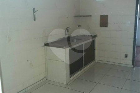 Casa térrea + Sala Comercial na Vila Prado.