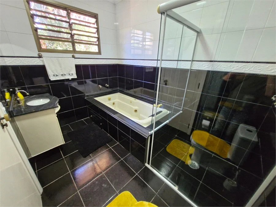 Casa à venda com 4 suítes no condomínio Villa Viana II, Cotia - SP
