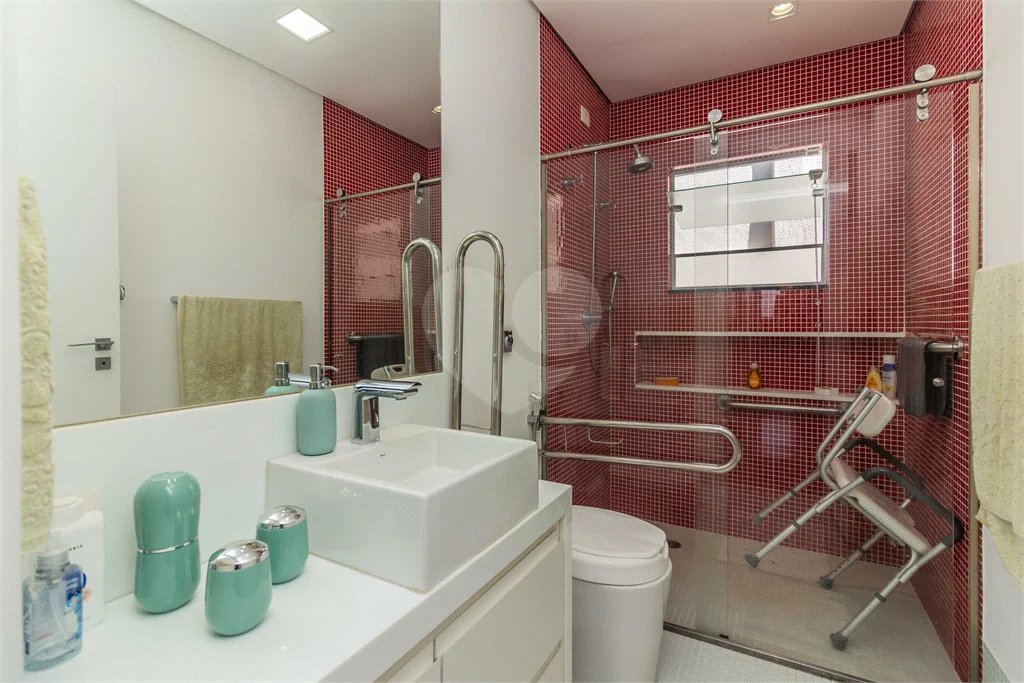Casa em condomínio, 4 suites, piscina privativa no Jd. Floresta - zona norte - SP.