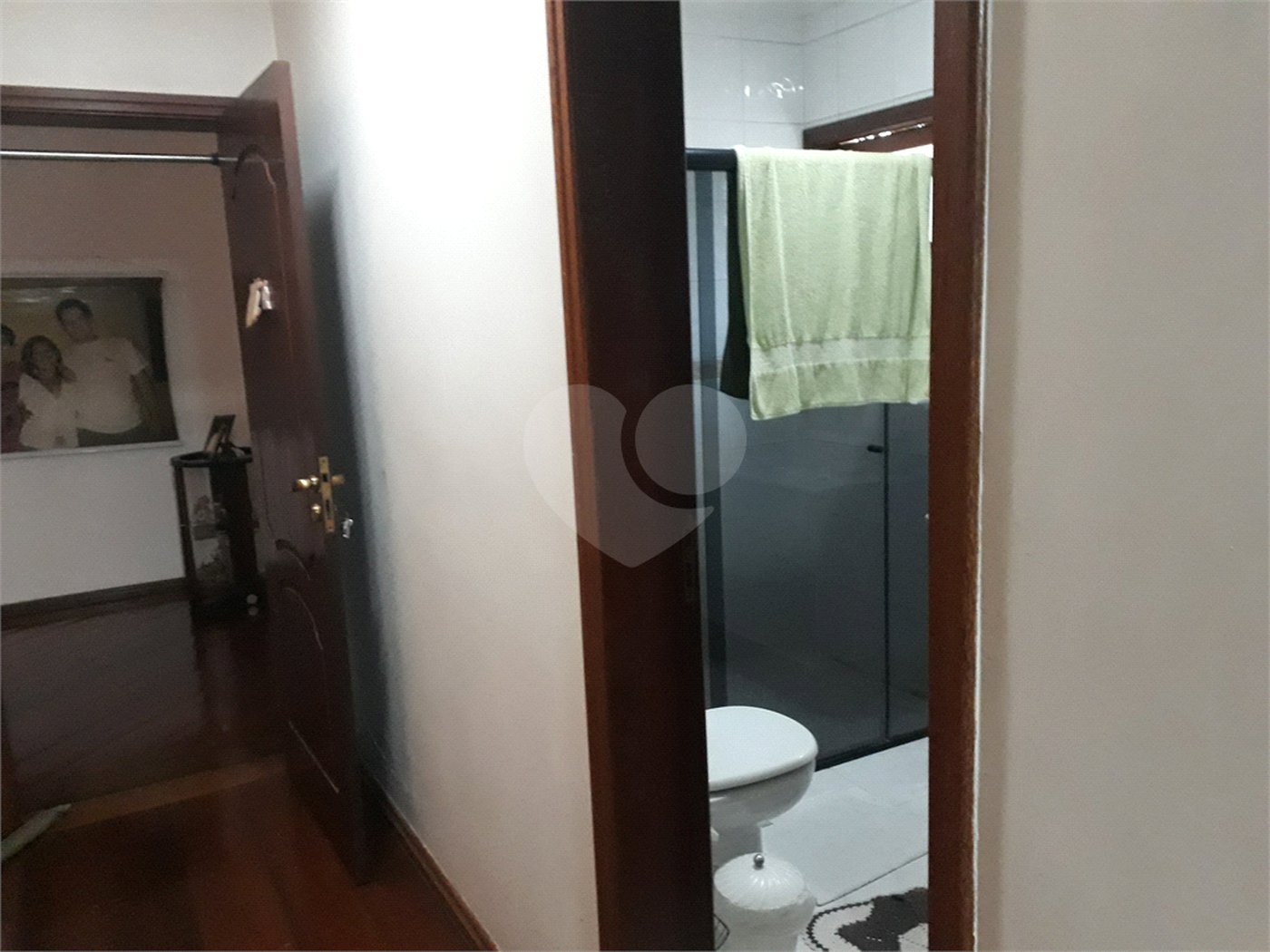 Mansão em condomínio, com 6 suites, e vagas para 15 autos....
