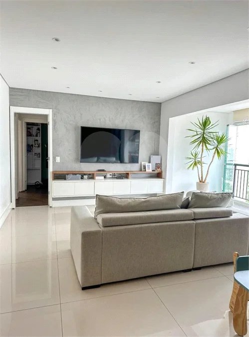 Apartamento de 106 m² no Auge Home Resort, porteira fechada, com 3 dormitórios, 1 suíte, varanda gourmet, 2 vagas, depósito e lazer completo.