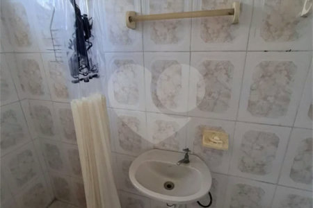 Ó TIMO CASA COM 3 QUARTOS E TERRAÇO EM CONTOMINIO FECHADO