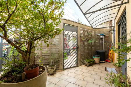Casa a venda no Planalto Paulista, 2 suítes, 4 vagas, 230 m², quintal e localização privilegiada