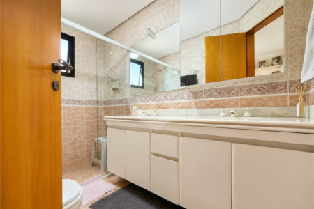 Apartamento de 184 m² em andar alto com 4 dormitórios e 3 vagas em Perdizes
