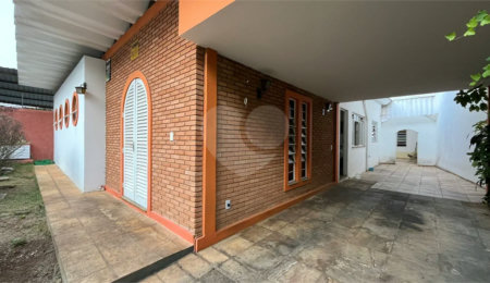 Casa Térrea à venda com 4 quartos, sendo 1 suíte,  em Jardim Santa Augusta, Poços de Caldas, MG