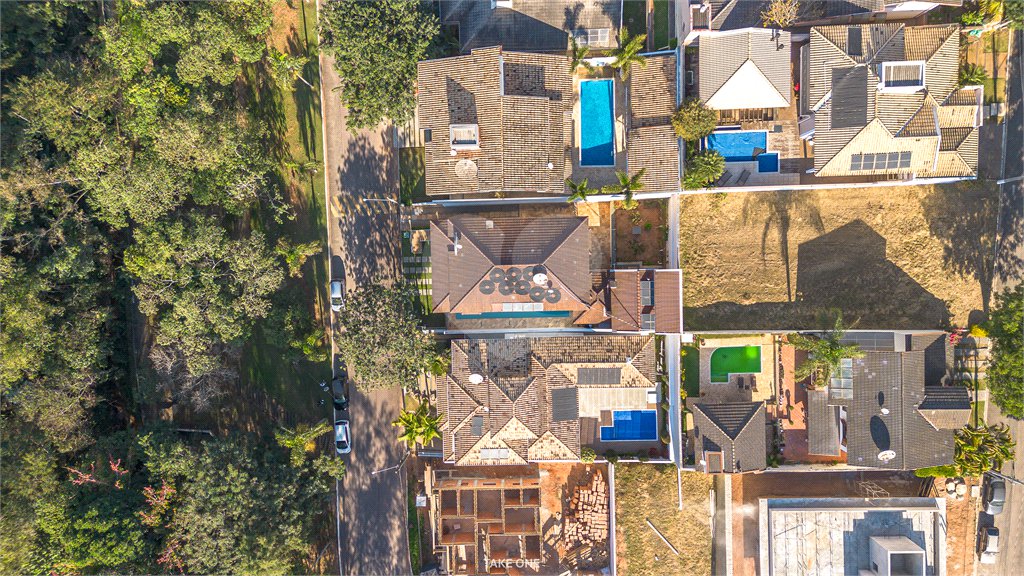 Belíssimo sobrado com piscina aquecida no Condomínio Villagio Capriccio - Louveira SP.