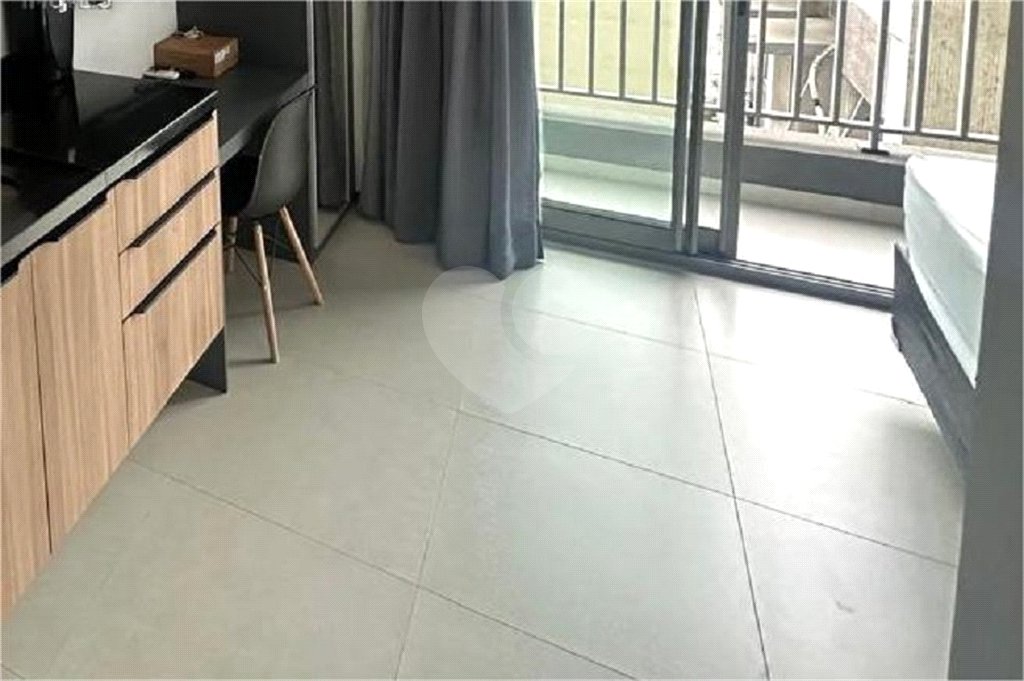 Studio de 28m2 mobiliado com sacada à venda na Bela Vista