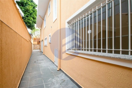Sobrado à venda 240m² com 4 quartos, sendo 1 suíte, em Jardim Peri Peri a 650 metros do Metrô Vila Sônia