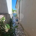 Ó TIMO CASA COM 3 QUARTOS E TERRAÇO EM CONTOMINIO FECHADO