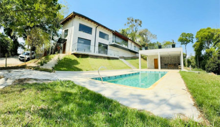 Casa à venda com 4 suítes no condomínio Associação Portal Ouro Verde, Atibaia - SP