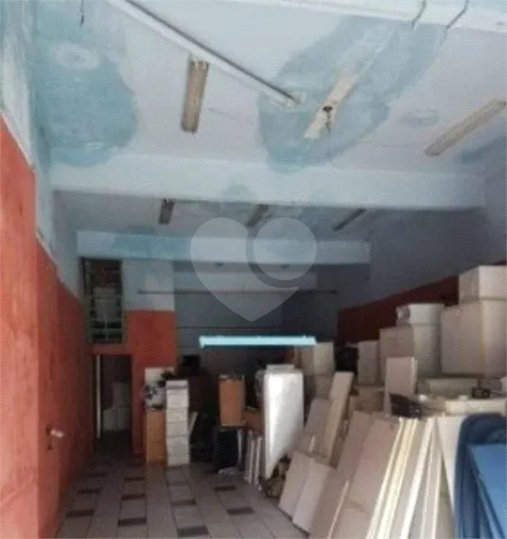 Galpão comercial com 147 m² de área total de terreno e 100 m² de área útil no Cambuci.