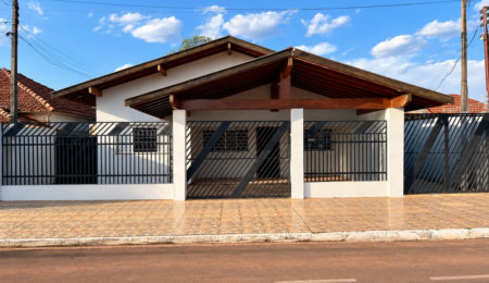 Casa para alugar com 4 quartos, sendo 2 suítes,  no Centro, Três Lagoas, MS