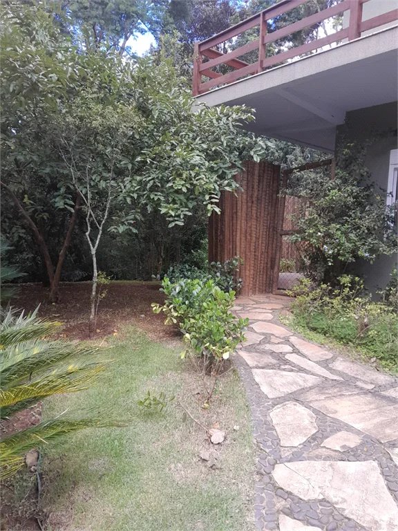 Casa à venda ou para alugar com 4 suítes em Chácaras São Carlos, Cotia, SP