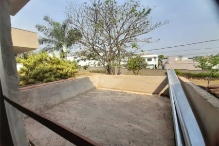 Casa em Construção com Área Gourmet e Piscina no Condomínio Damha II