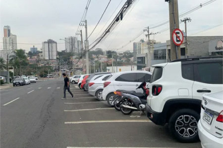 Indaiatuba - Venda - Galpão comercial :- Av Fábio Ferraz Bicudo - Alto padrão na localização e construção - R$ 5.500.000,00 - Em frente ao Day Hospital Indaiatuba - 04 banheiros - 02 copas -05 vagas - Lote 360 metros - Área construída 397 ms - Locação R$ 26.800,00 mais IPTU - R$ 650,00