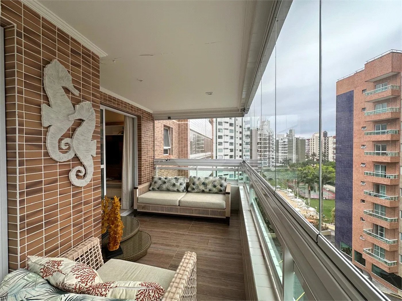 Apartamento à venda com 3 quartos, sendo 2 suítes,  em Riviera de São Lourenço, Bertioga, SP