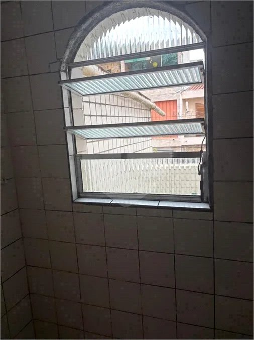 São Paulo - Capital - Bairro Santa Cruz - R4 495.000,00 - Aceita permuta por imóvel na cidade de Indaiatuba- Sp - Sobrado em rua residencial sem saída e com praça particular. O imóvel possui 2 quartos — 1 suíte com dois ambientes e acesso a hall externo. Sala ampla, cozinha com dois ambientes
