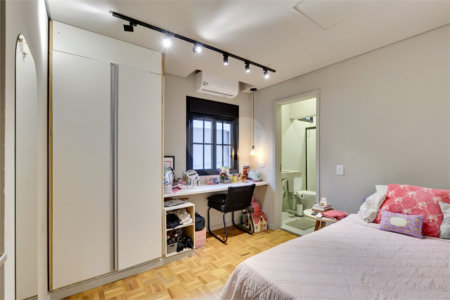 Casa de Vila à venda com 5 quartos, sendo 3 suítes, em Jardim Hípico, São Paulo, SP