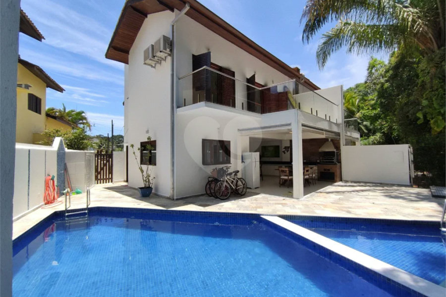Casa à venda com 5 quartos, sendo 3 suítes,  em Riviera de São Lourenço, Bertioga, SP