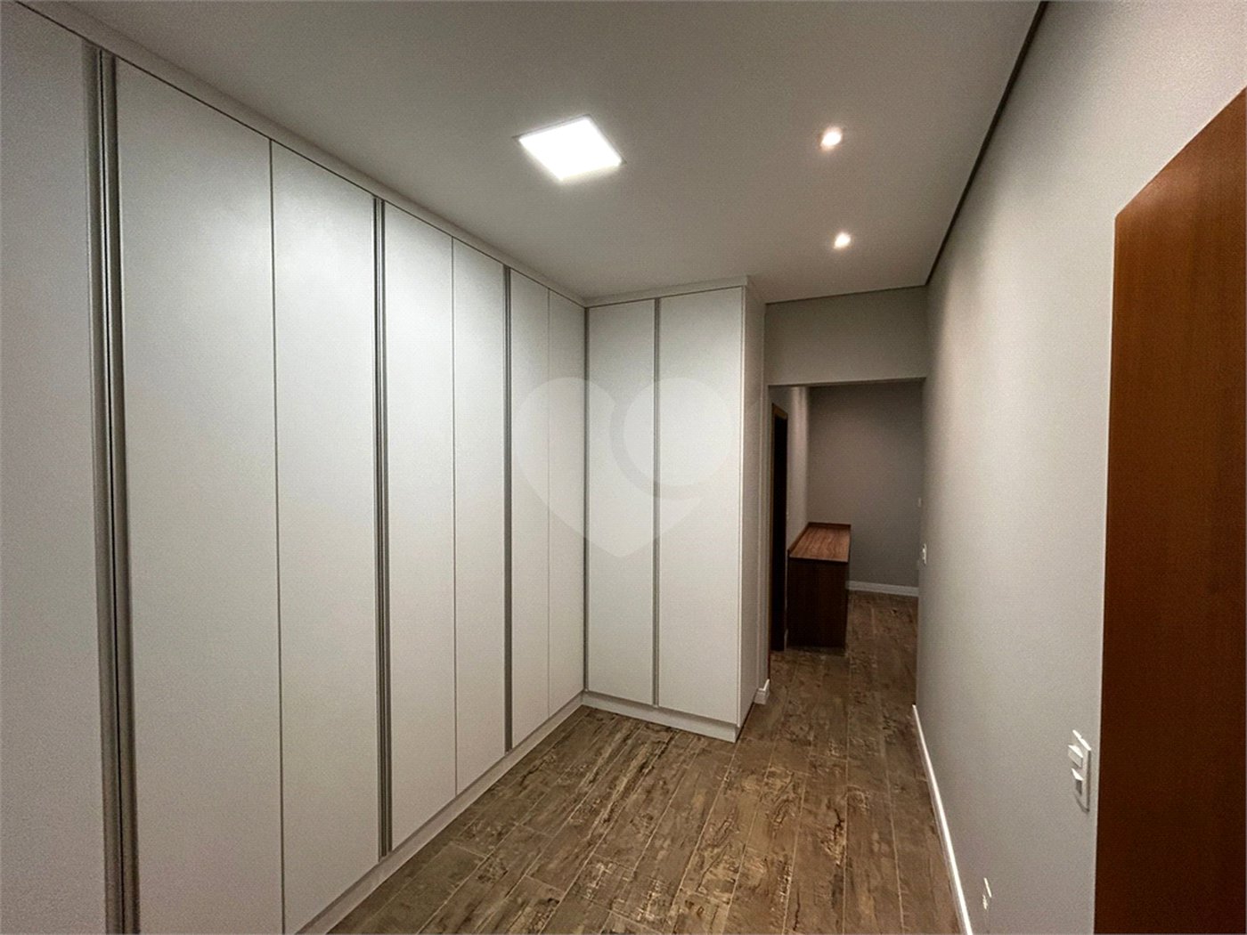 Casa para venda no condomínio de alto padrão Damha III,