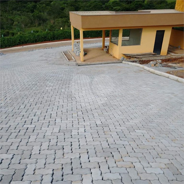 Terreno em Joanópolis com 1.000 metros, condomínio fechado com portaria e segurança, pronto para construir