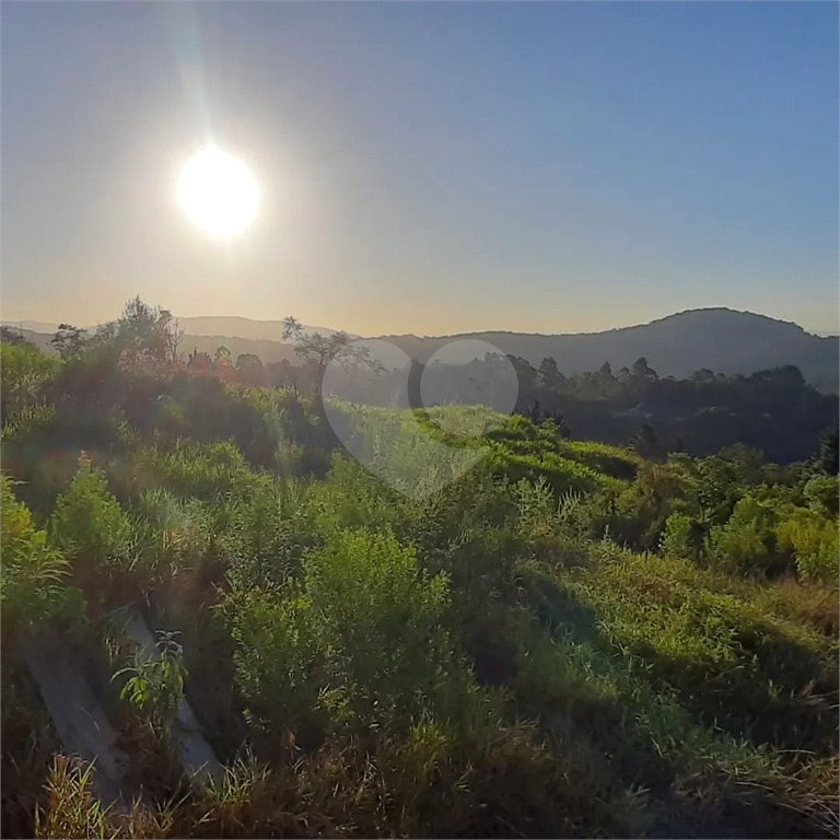Casa nova na Serra da Cantareira com 3 suítes