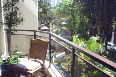 Apartamento á venda na Vila Olímpia de 156m² com 3 dormitórios, 1 suíte e 2 vagas.