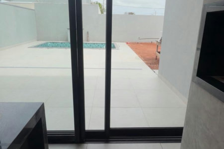 Casa à venda com 3 quartos no condomínio Villa de León, Três Lagoas - MS