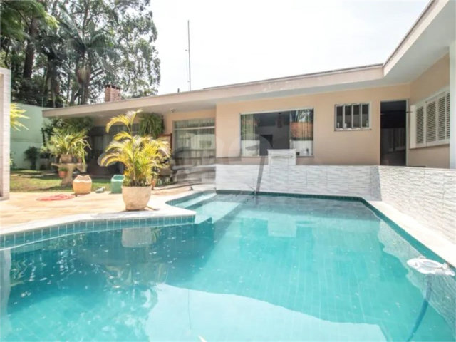 Casa de Vila à venda com 5 quartos, sendo 3 suítes,  em Jardim Marajoara, São Paulo, SP