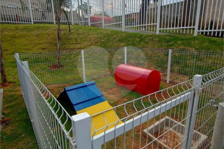 Apartamento no Condomínio Parque dos Jacarandás.