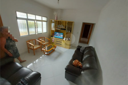 CASA TÉRREA À VENDA NA MOOCA - COM PORTEIRA FECHADA.
