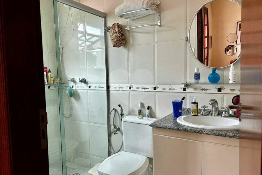 Excelente Sobrado na Vila Matilde. Venha fazer uma visita.