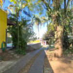 Casa com Piscina, Sauna e Edícula em Rua Arborizada no Tremembé