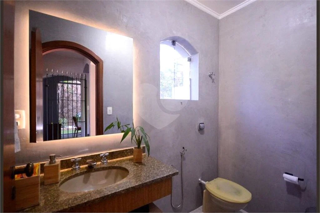 Casa com 4 Dormitórios sendo 1 suíte, com 3 Vagas