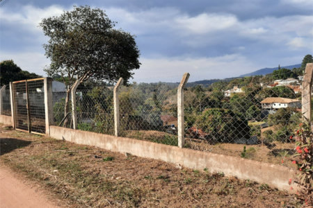 Terreno em Atibaia com 2.090 metros, ótimo para fazer chácara, excelente localização, aceita financiamento