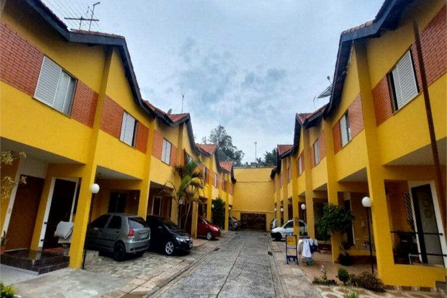 Sobrado a venda em Condominio fechado 80m 02 dormitórios 01 vaga