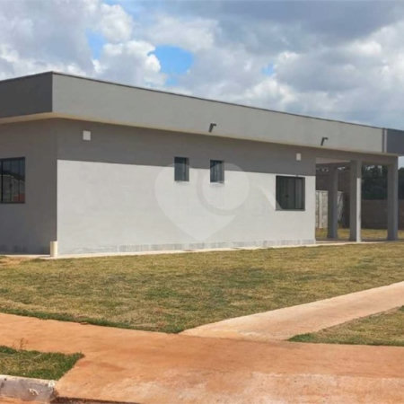 Terreno para venda, dispondo de 251,00 m² .