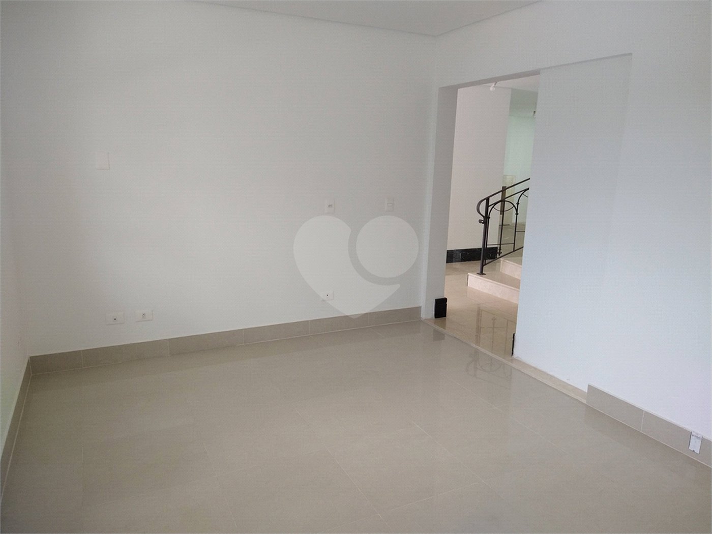 Condomínio de casas de alto padrão em estilo Neoclássico Francês