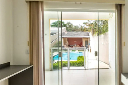 Casa à Venda com 4 suítes no bairro Jardim Paulista em Atibaia/SP.