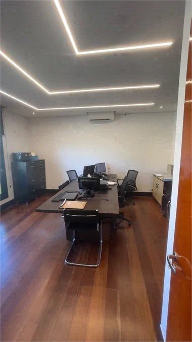 Incrível imóvel comercial com 250 metros de área construída com 5 salas e 2 cozinhas com 5 vags no caxingui