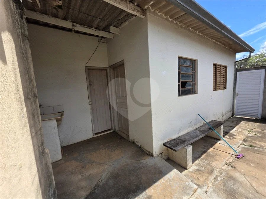 Casa térrea à venda com amplo quintal e grande potencial na Vila Nery
