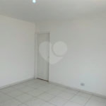 Casa espaçosa com 3 quartos, suíte, quintal e 2 vagas na Vila Santa Catarina